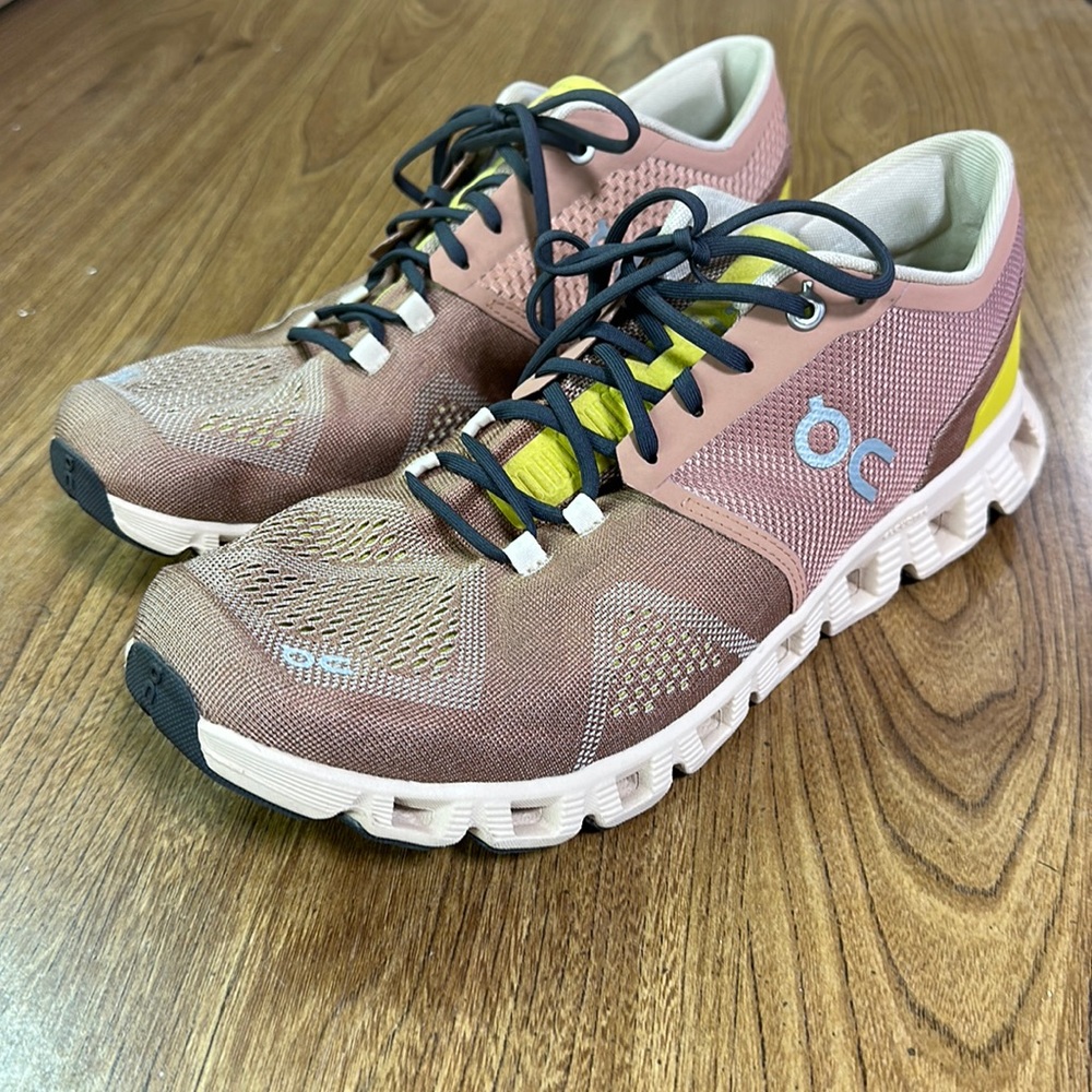 On Cloud Running Women’s Shoes Size 10.5 Mocha/Sand
